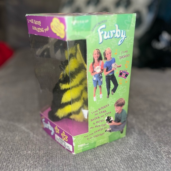 (1999) Bumble Bee Furby - Picture 3 of 3